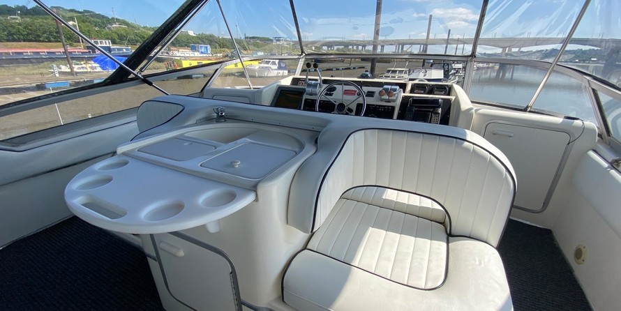 Sea ray 500 db sedan bridge