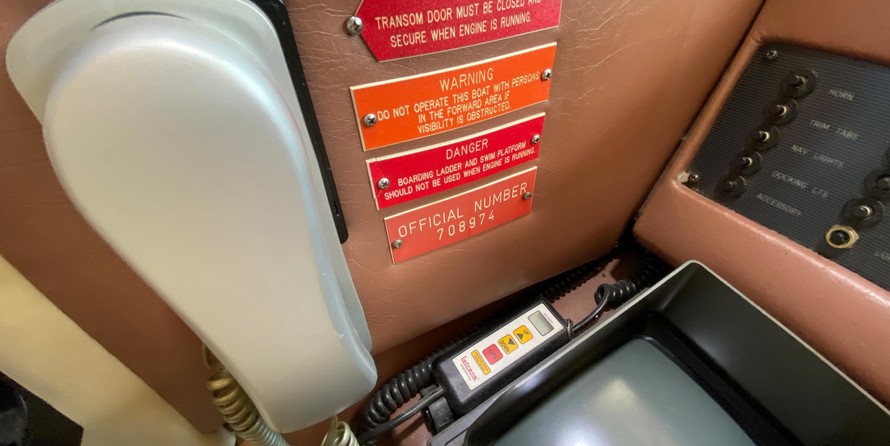 Sea ray 500 db sedan bridge