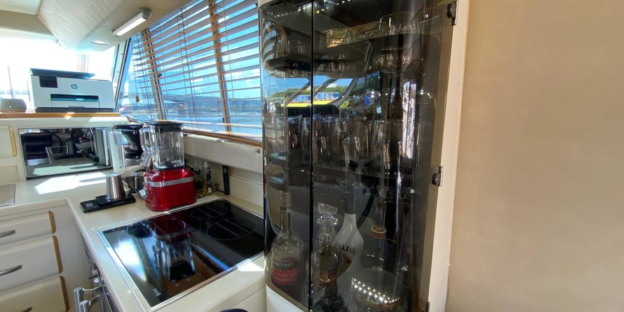 Sea ray 500 db sedan bridge