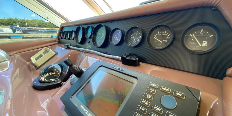 Sea ray 500 db sedan bridge