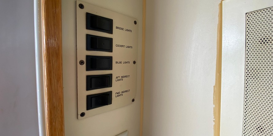 Sea ray 500 db sedan bridge