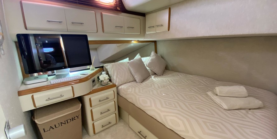 Sea ray 500 db sedan bridge