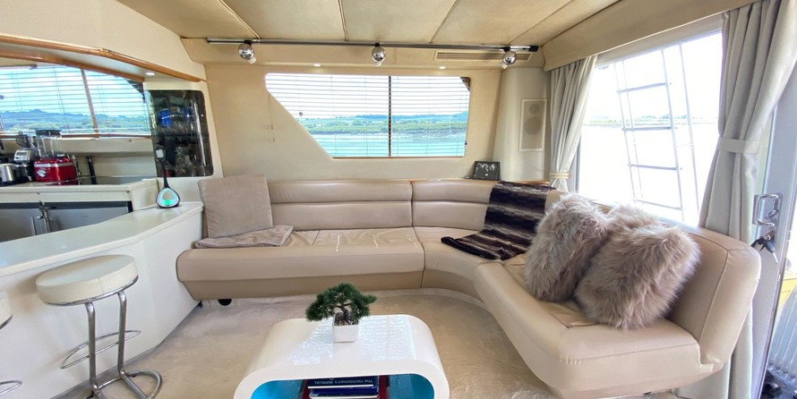 Sea ray 500 db sedan bridge