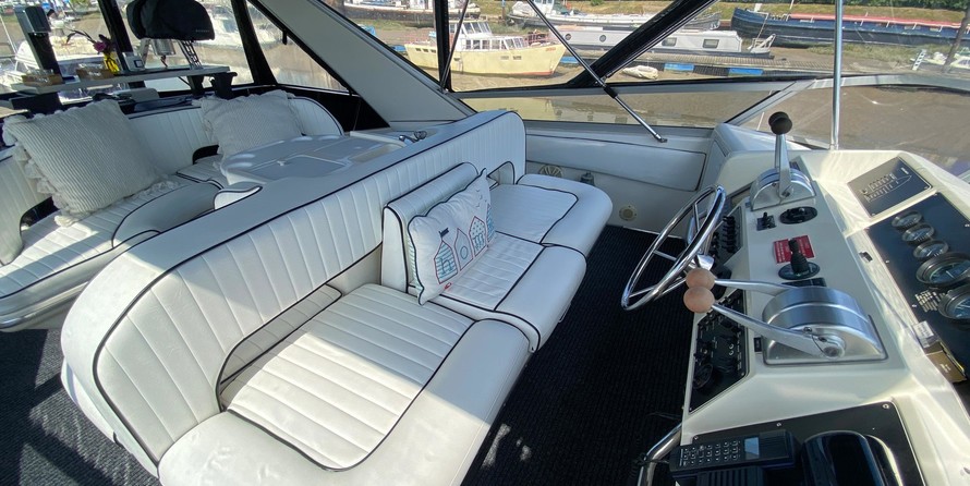 Sea ray 500 db sedan bridge