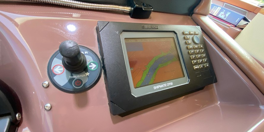 Sea ray 500 db sedan bridge