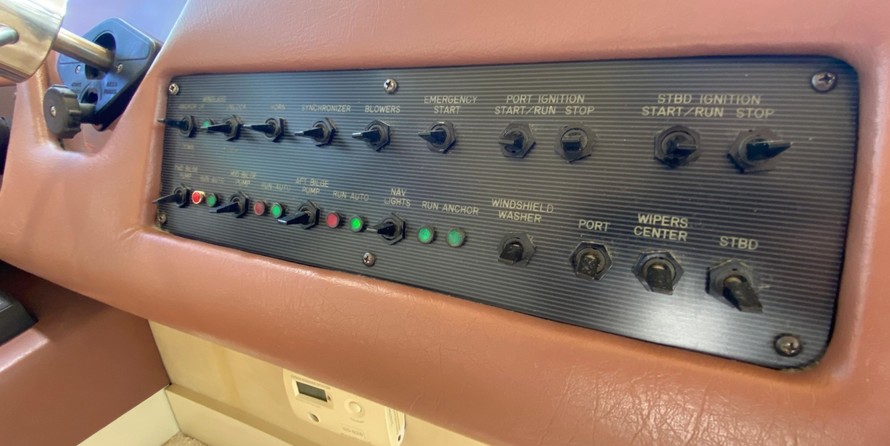 Sea ray 500 db sedan bridge