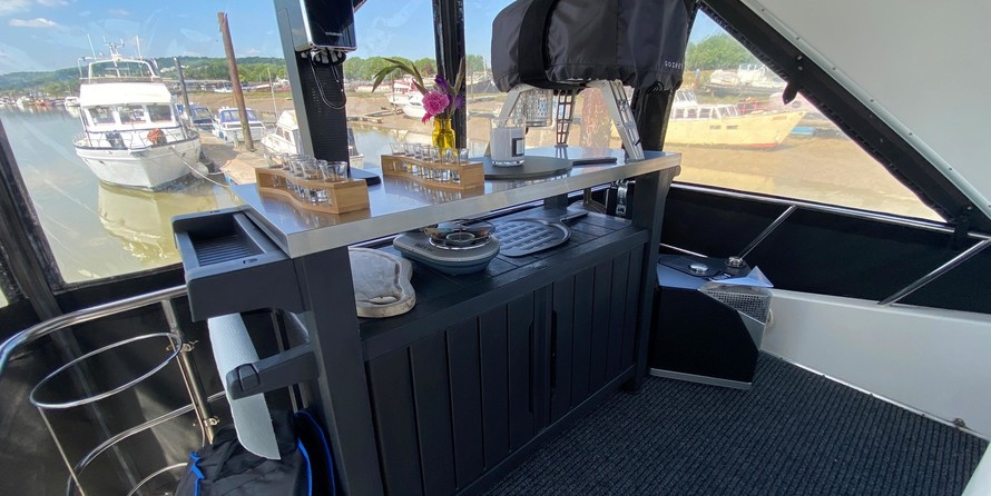 Sea ray 500 db sedan bridge