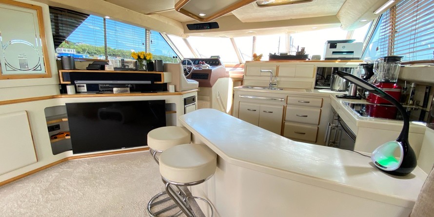 Sea ray 500 db sedan bridge