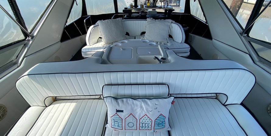 Sea ray 500 db sedan bridge