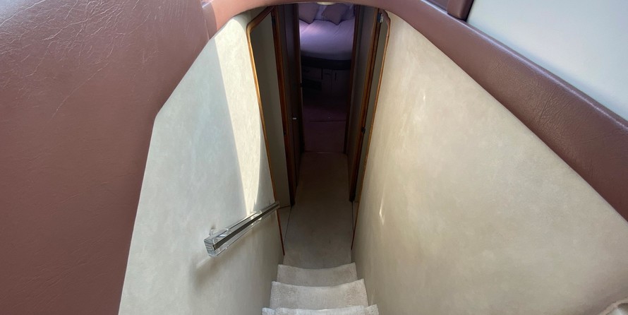 Sea ray 500 db sedan bridge