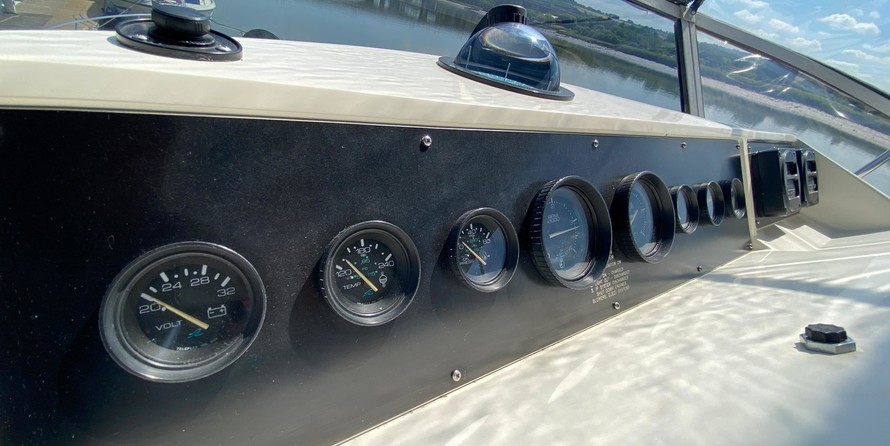 Sea ray 500 db sedan bridge