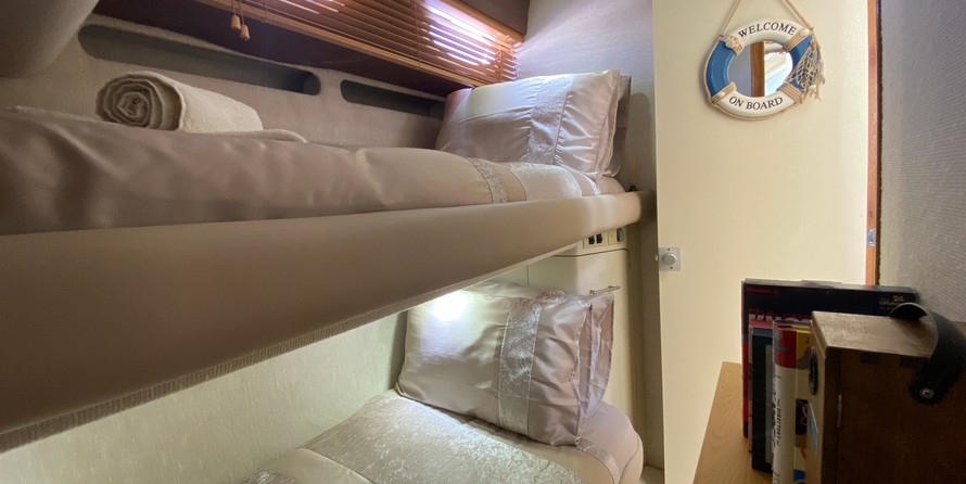 Sea ray 500 db sedan bridge