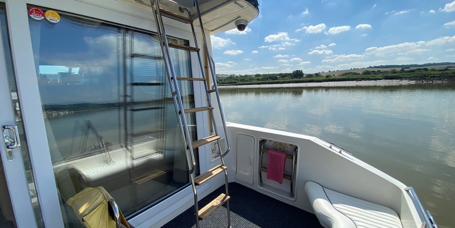 Sea ray 500 db sedan bridge