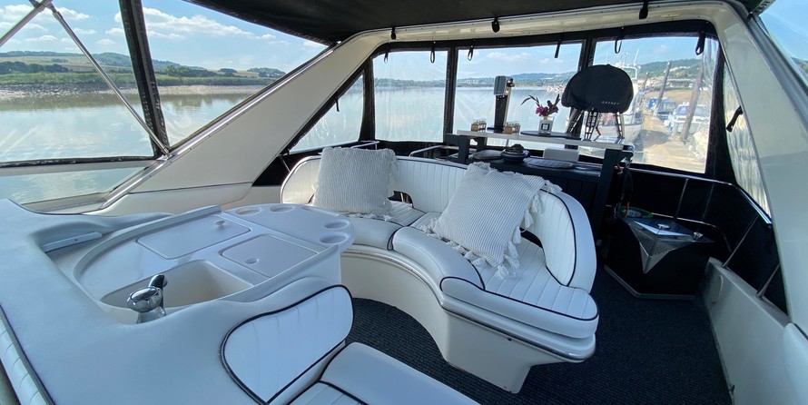 Sea ray 500 db sedan bridge