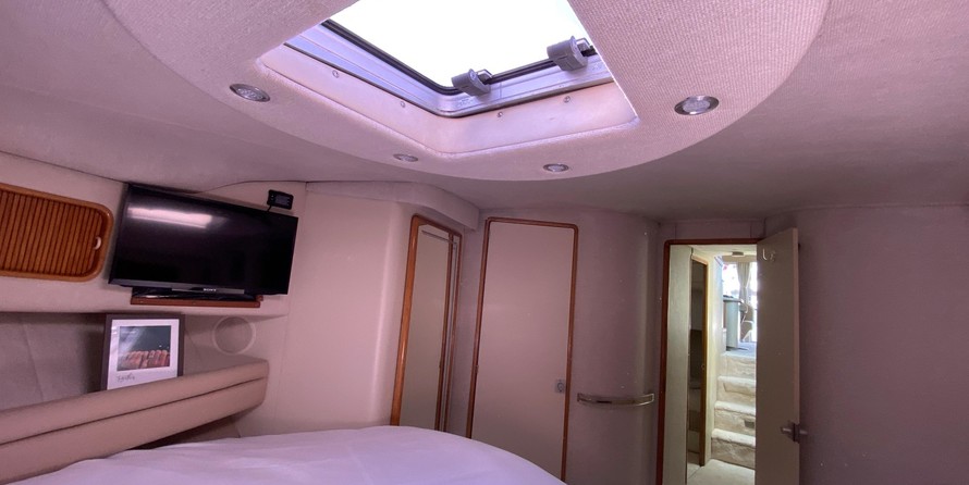 Sea ray 500 db sedan bridge