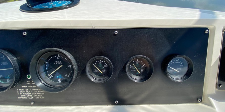 Sea ray 500 db sedan bridge