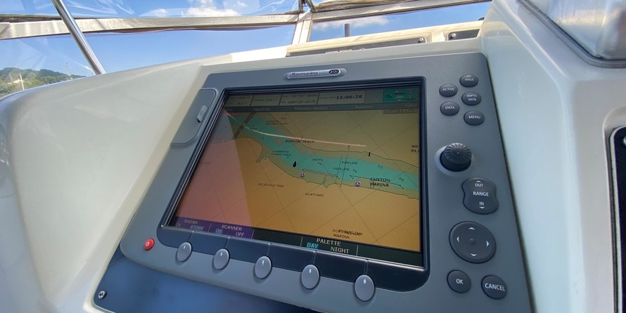 Sea ray 500 db sedan bridge