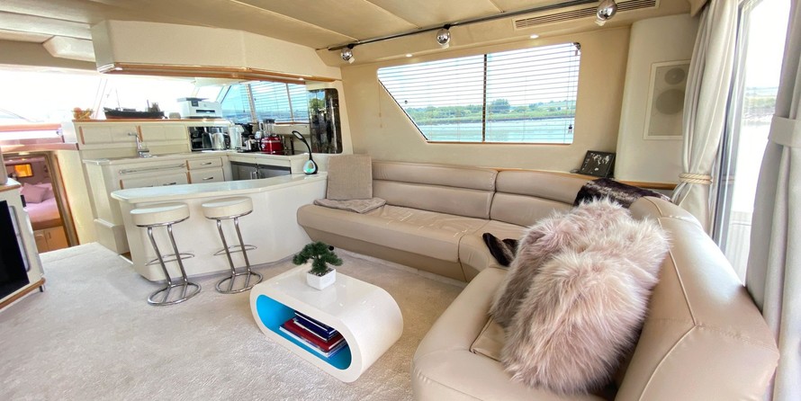 Sea ray 500 db sedan bridge