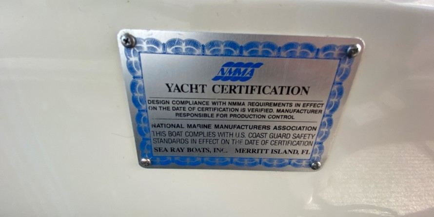 Sea ray 500 db sedan bridge