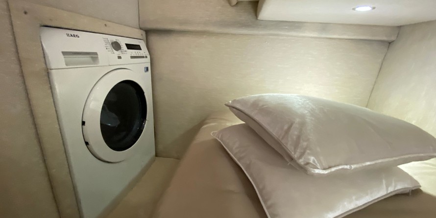 Sea ray 500 db sedan bridge