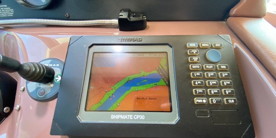 Sea ray 500 db sedan bridge