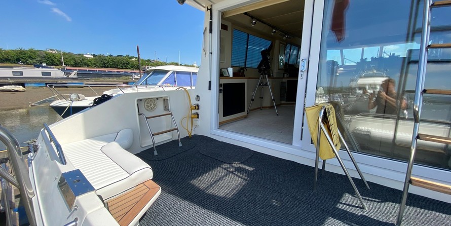 Sea ray 500 db sedan bridge