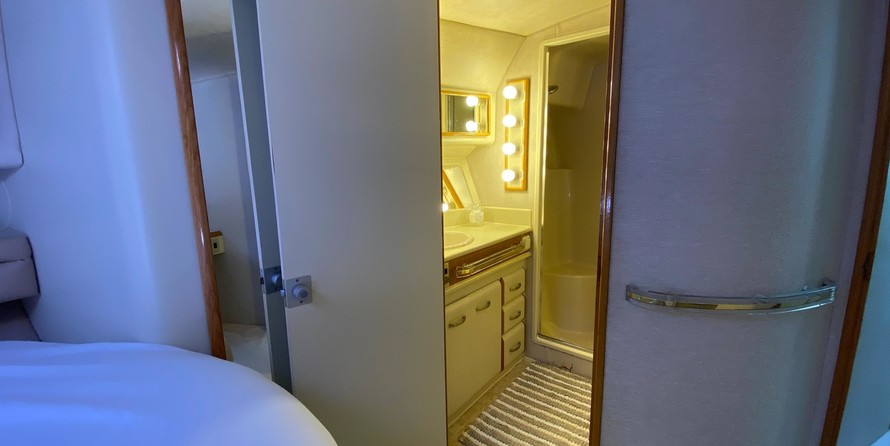 Sea ray 500 db sedan bridge