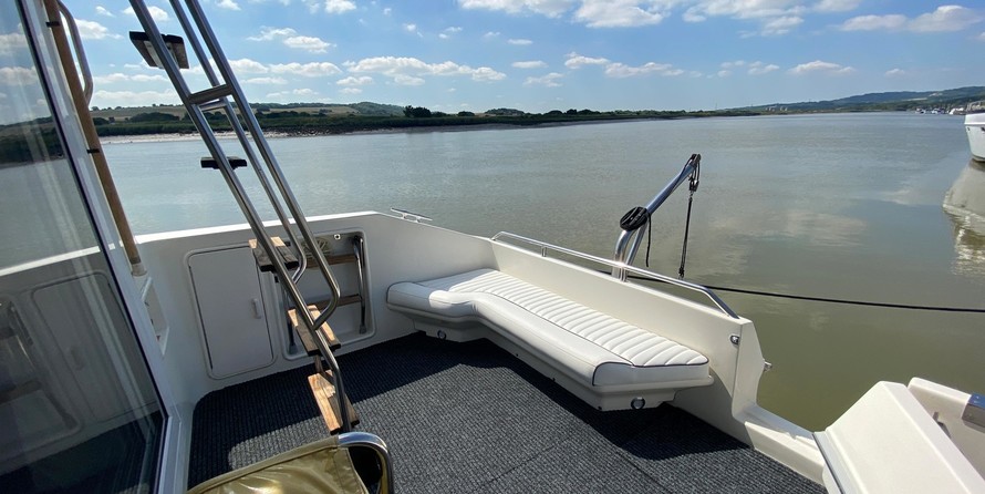 Sea ray 500 db sedan bridge