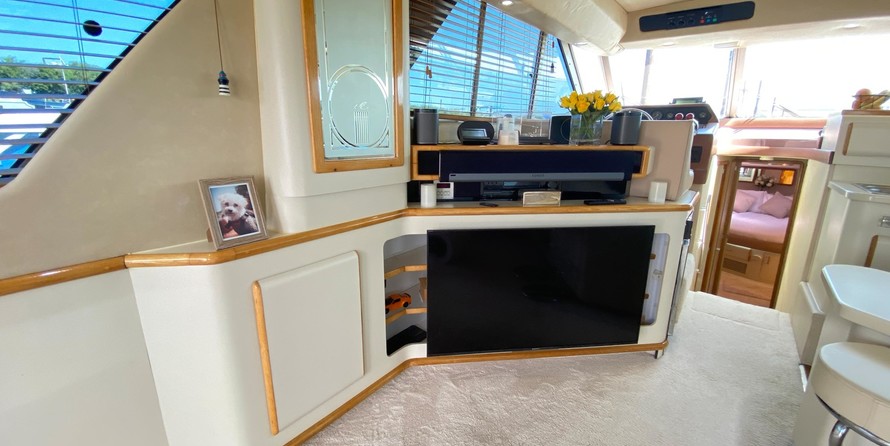 Sea ray 500 db sedan bridge