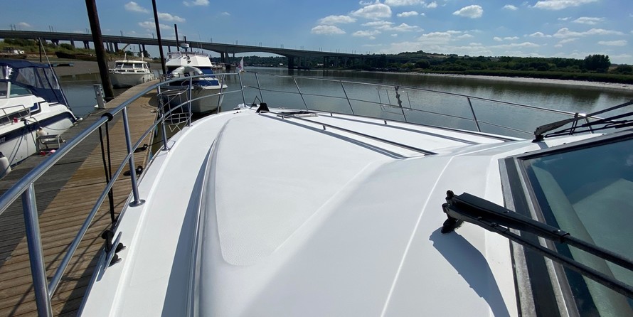 Sea ray 500 db sedan bridge