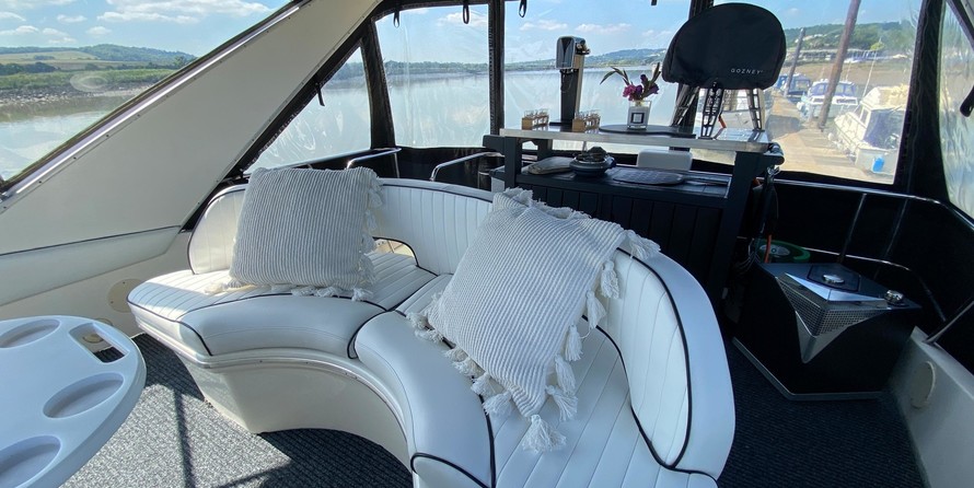 Sea ray 500 db sedan bridge