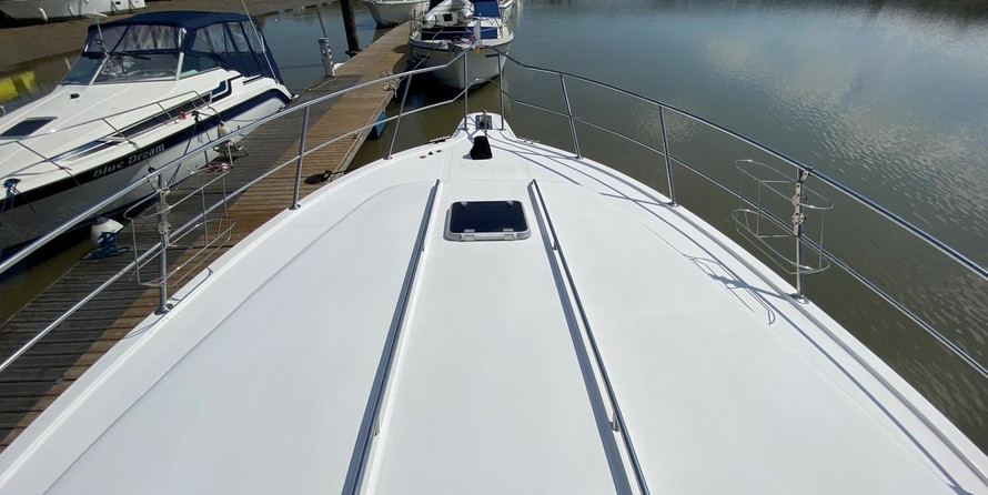 Sea ray 500 db sedan bridge