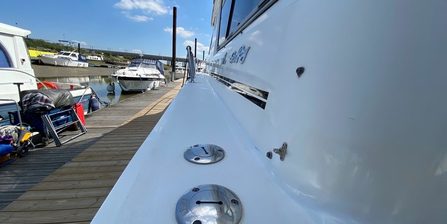 Sea ray 500 db sedan bridge