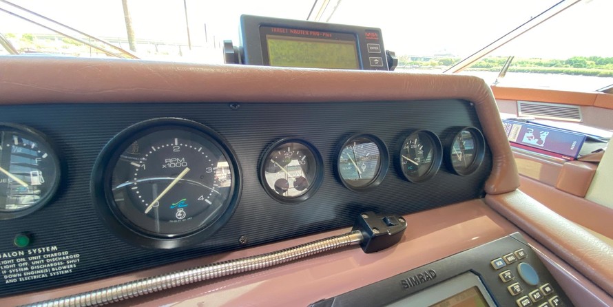 Sea ray 500 db sedan bridge