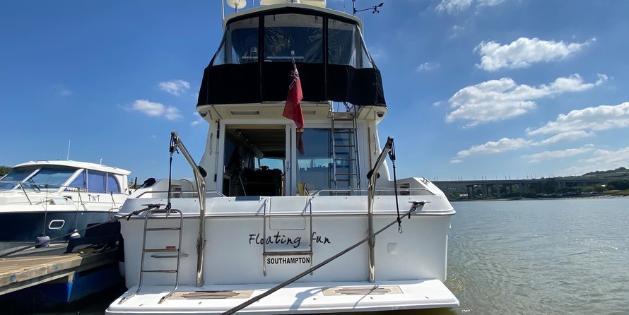 Sea ray 500 db sedan bridge