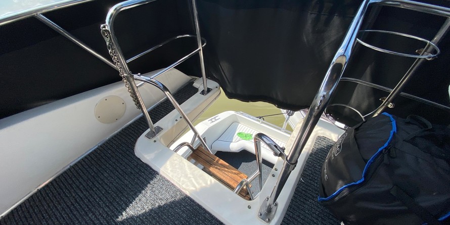 Sea ray 500 db sedan bridge