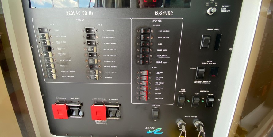 Sea ray 500 db sedan bridge