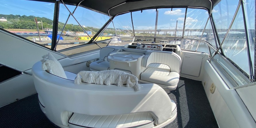 Sea ray 500 db sedan bridge