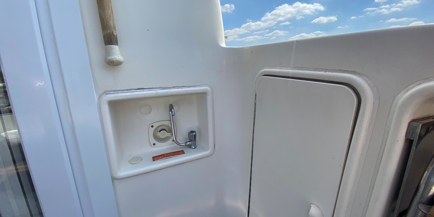 Sea ray 500 db sedan bridge