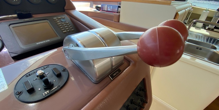 Sea ray 500 db sedan bridge