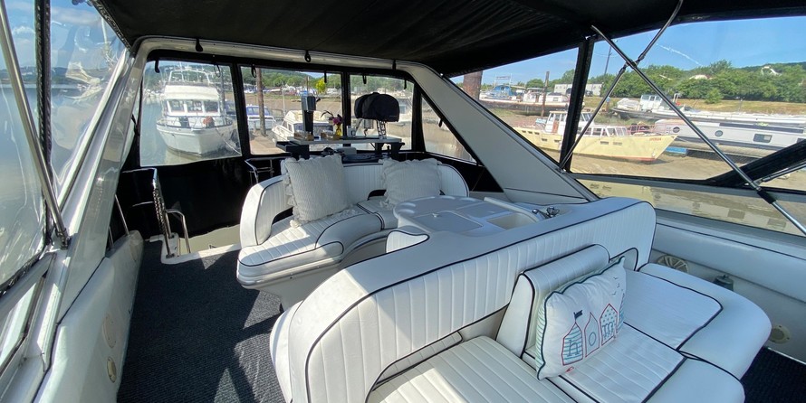 Sea ray 500 db sedan bridge