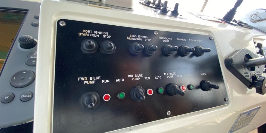 Sea ray 500 db sedan bridge