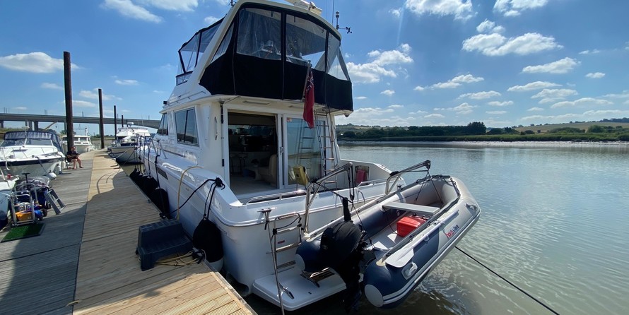 Sea ray 500 db sedan bridge