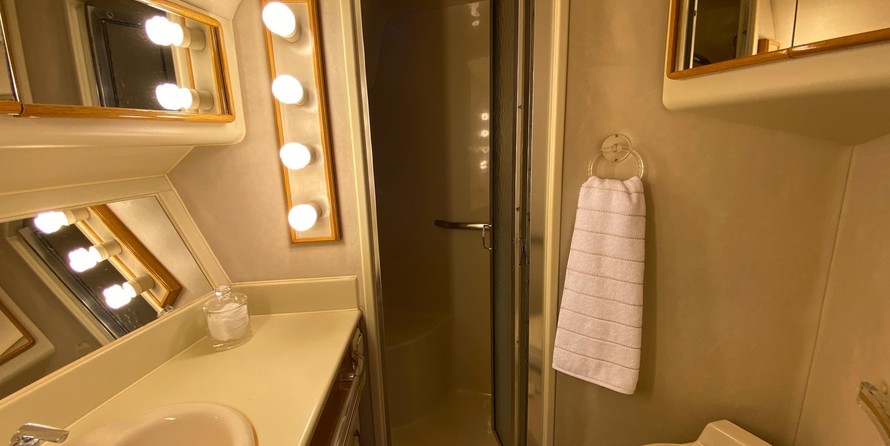 Sea ray 500 db sedan bridge