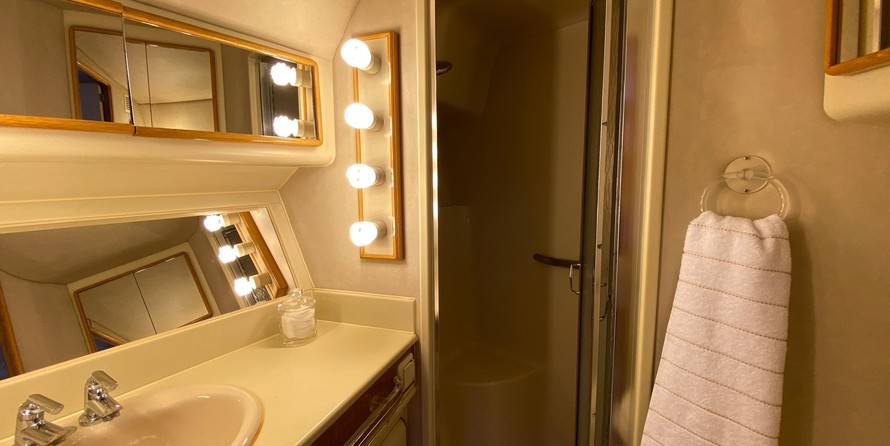 Sea ray 500 db sedan bridge