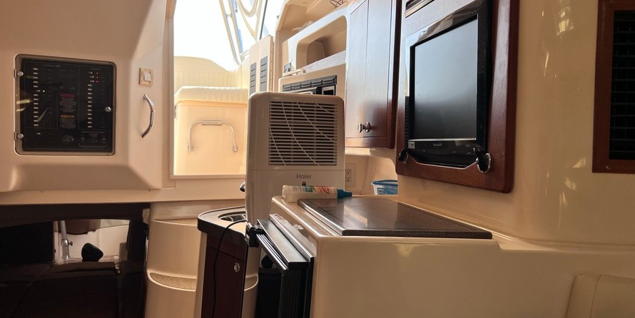 Grady-White Express 330