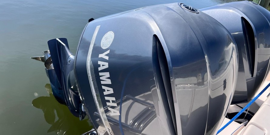 Grady-White Express 330