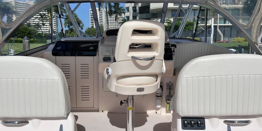 Grady-White Express 330