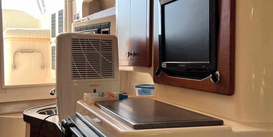 Grady-White Express 330