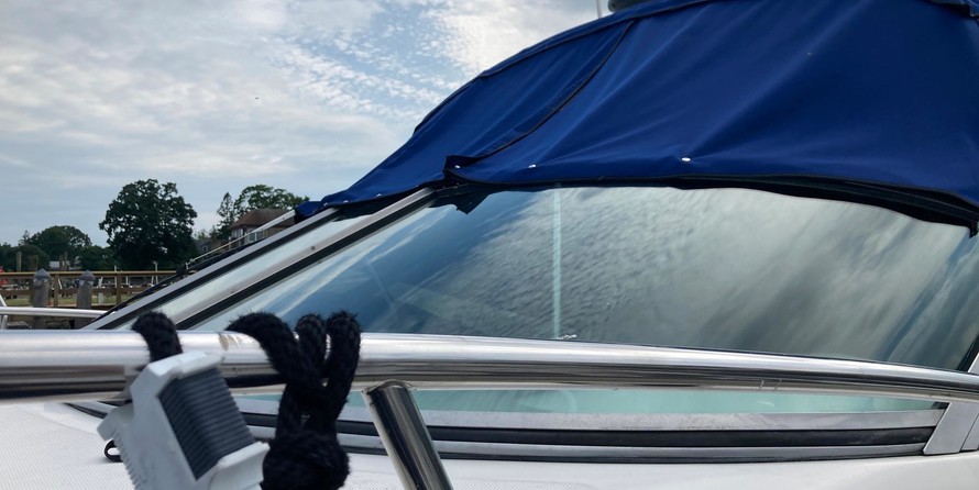 Chaparral 330 Signature